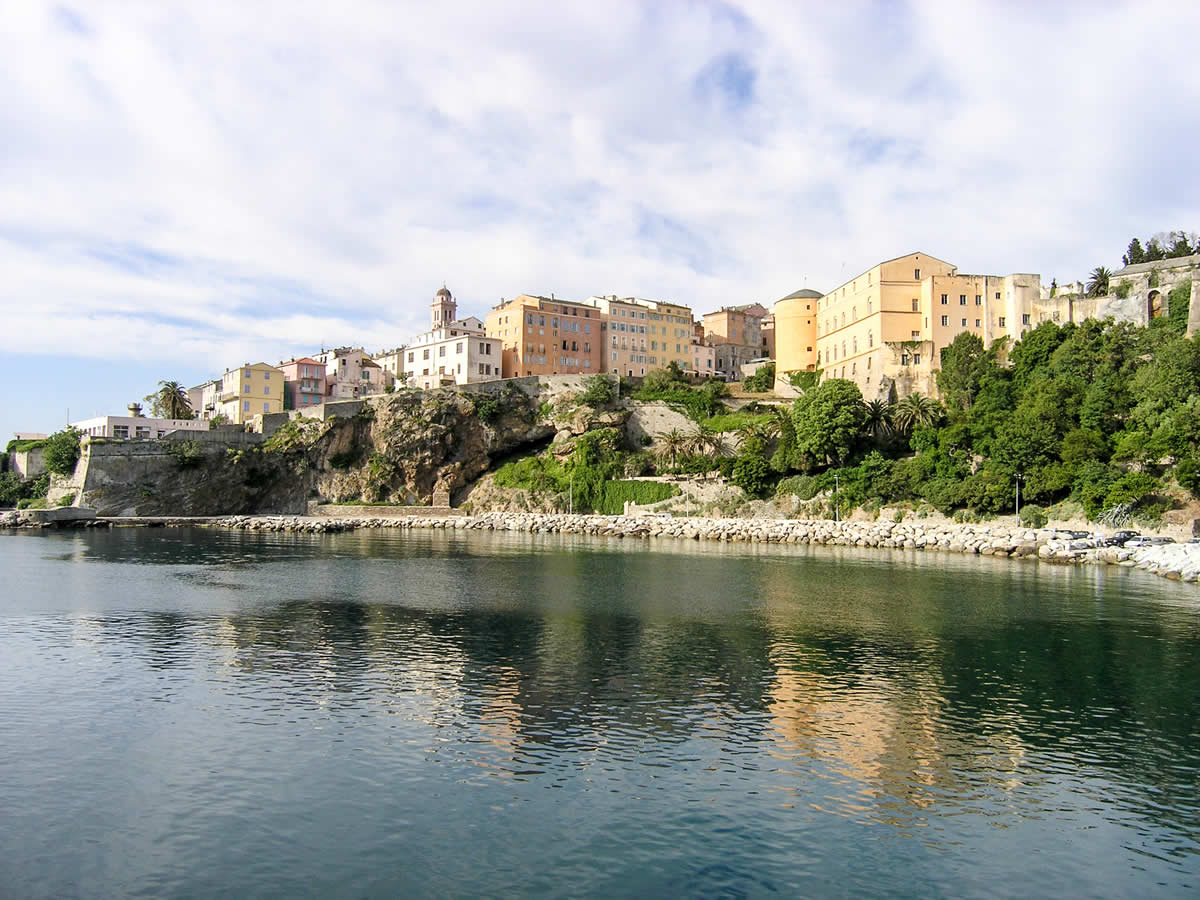 Bastia Ansicht der Alstadt vom Meer