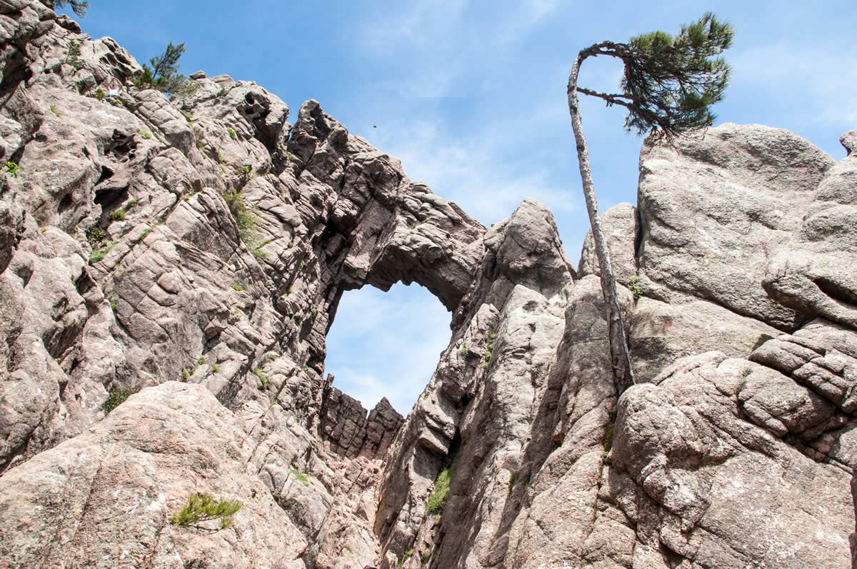 Loch im Felsen nahe Col de Bavella